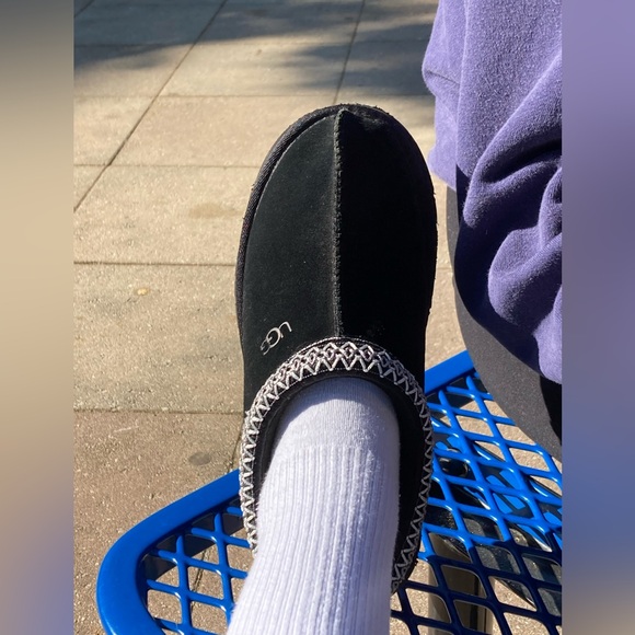 BLACK TAZZ UGGS - Picture 3 of 8